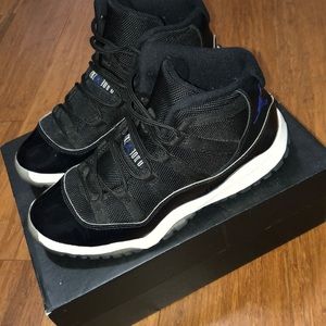 Jordan 11’s size 3y